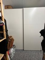 Kleiderschrank mit Schiebetüren