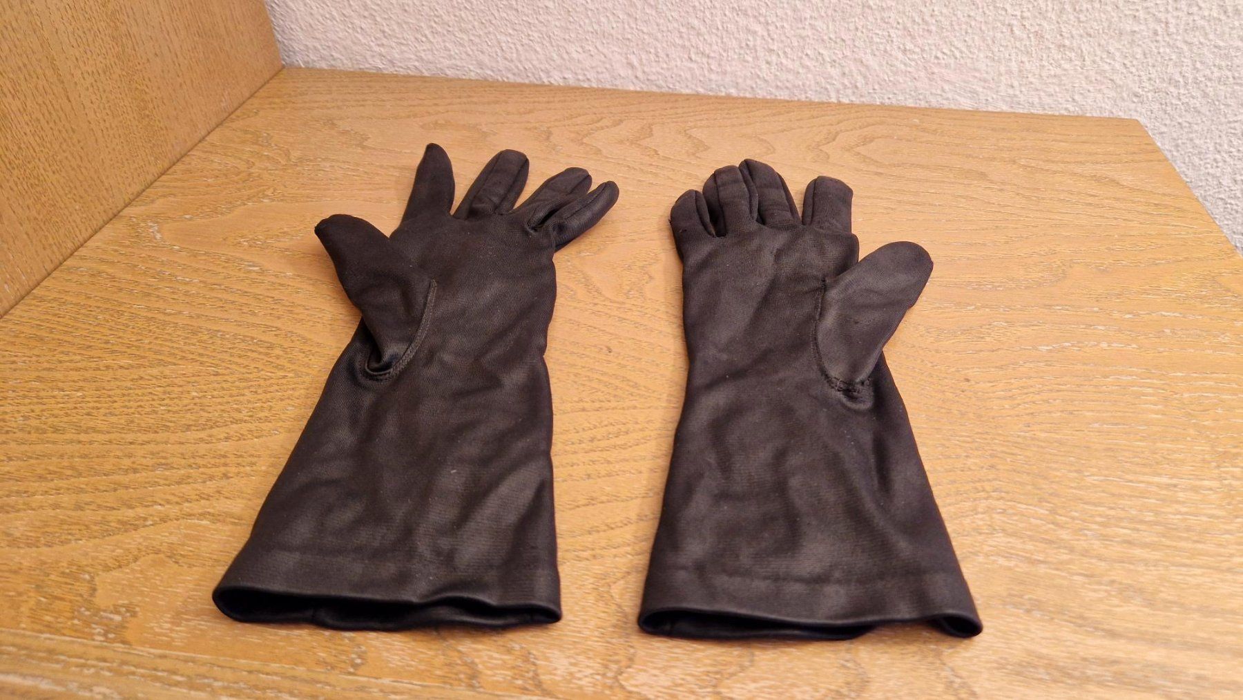 Guanti & manicotti: Schwarze Damenhandschuhe – Usato da Pratteln venduto da klettersteig 3