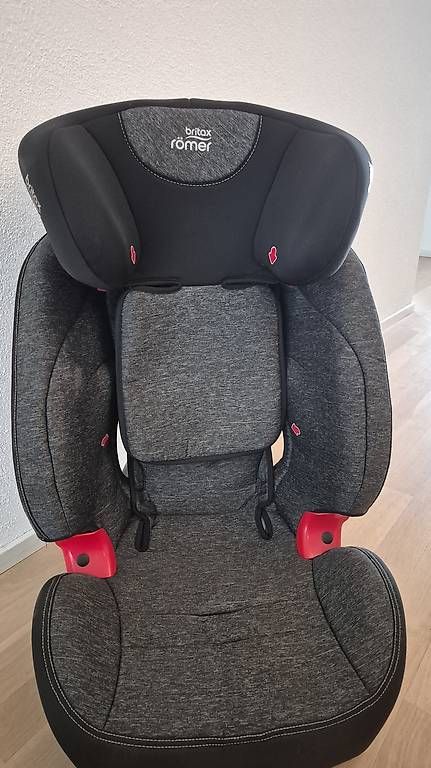 Seggiolini per auto: Kindersitz – Usato da Mettmenstetten venduto da nicci4 3