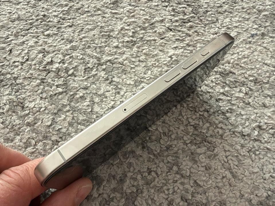 Apple Handys / Smartphones: Apple iPhone 15pro – Gebraucht aus Reinach BL von colmarer 3