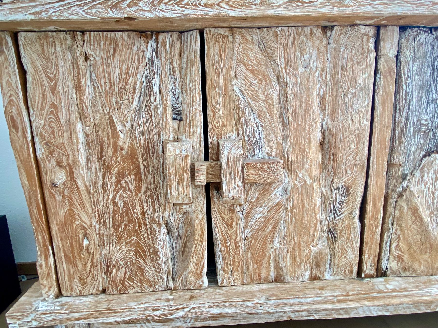 Cassettiere: Einzelstück balinesisches Schwemmholz Sideboard – Nuovo (secondo la descrizione) da Reichenburg venduto da Noxima 1