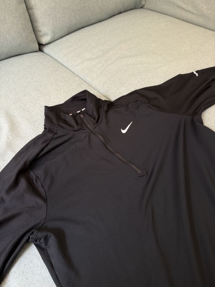Nike Pulls & Sweat-shirts: Nike Running Pullover black size M good condition – Neuf (Voir description) à Nyon par noa_528c