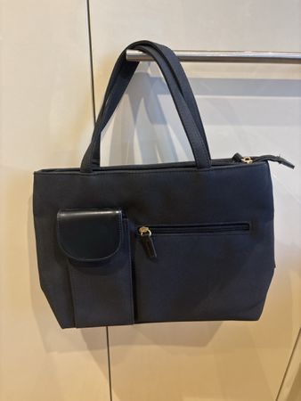 Schwarze Handtasche NEU/mit Aussen Handyfach