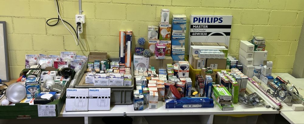 Lampes: Diverse Leuchtmittel-Sammlung: Philips, Osram, Sylvania! 54 – Neuf avec emballage d'origine à Menzingen par cyso