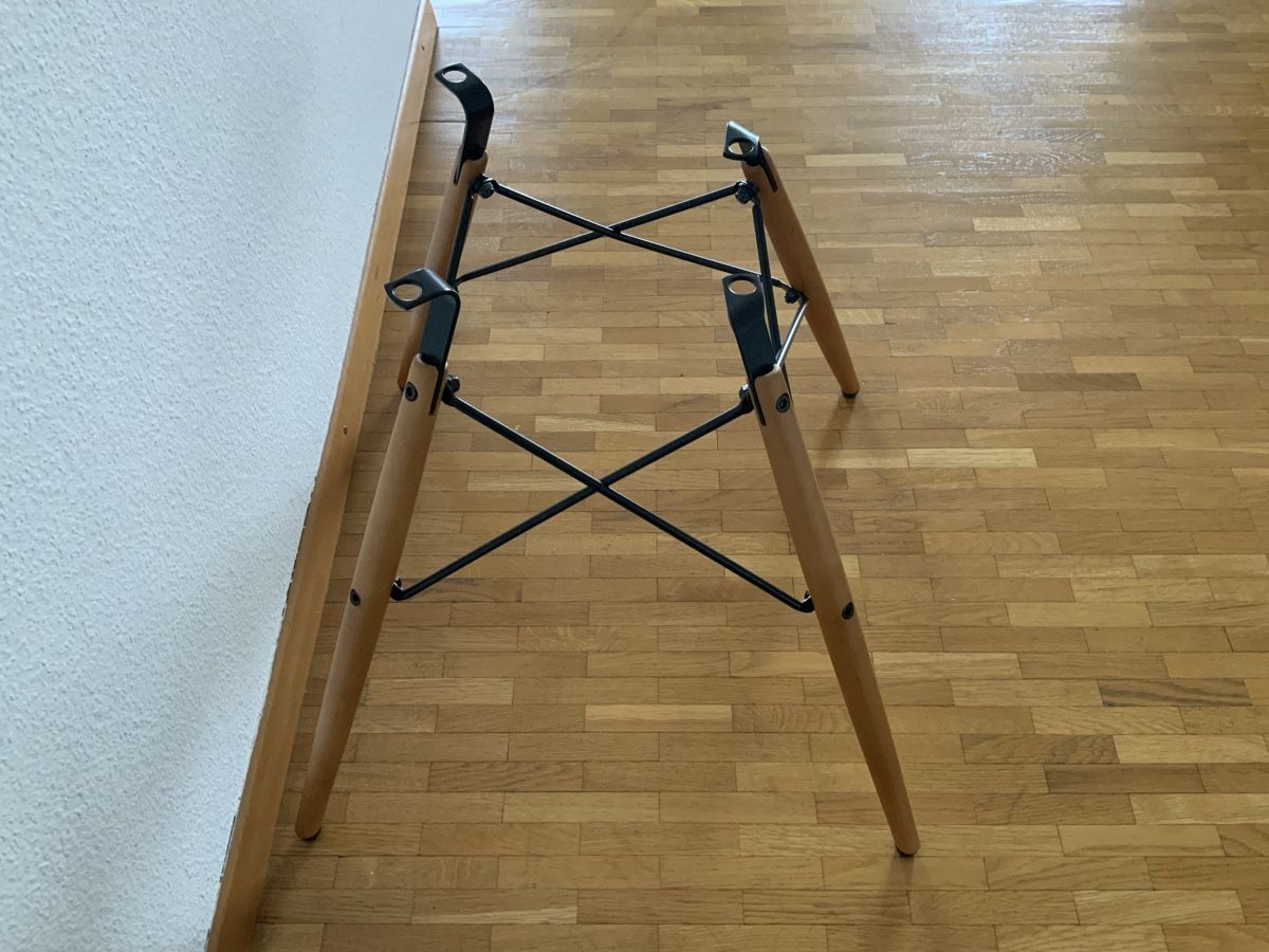 Eames Poltrone: Vitra: piètement neuf pour fauteuil Eames DAW – Nuovo (secondo la descrizione) da Genève venduto da Taracolac20 1