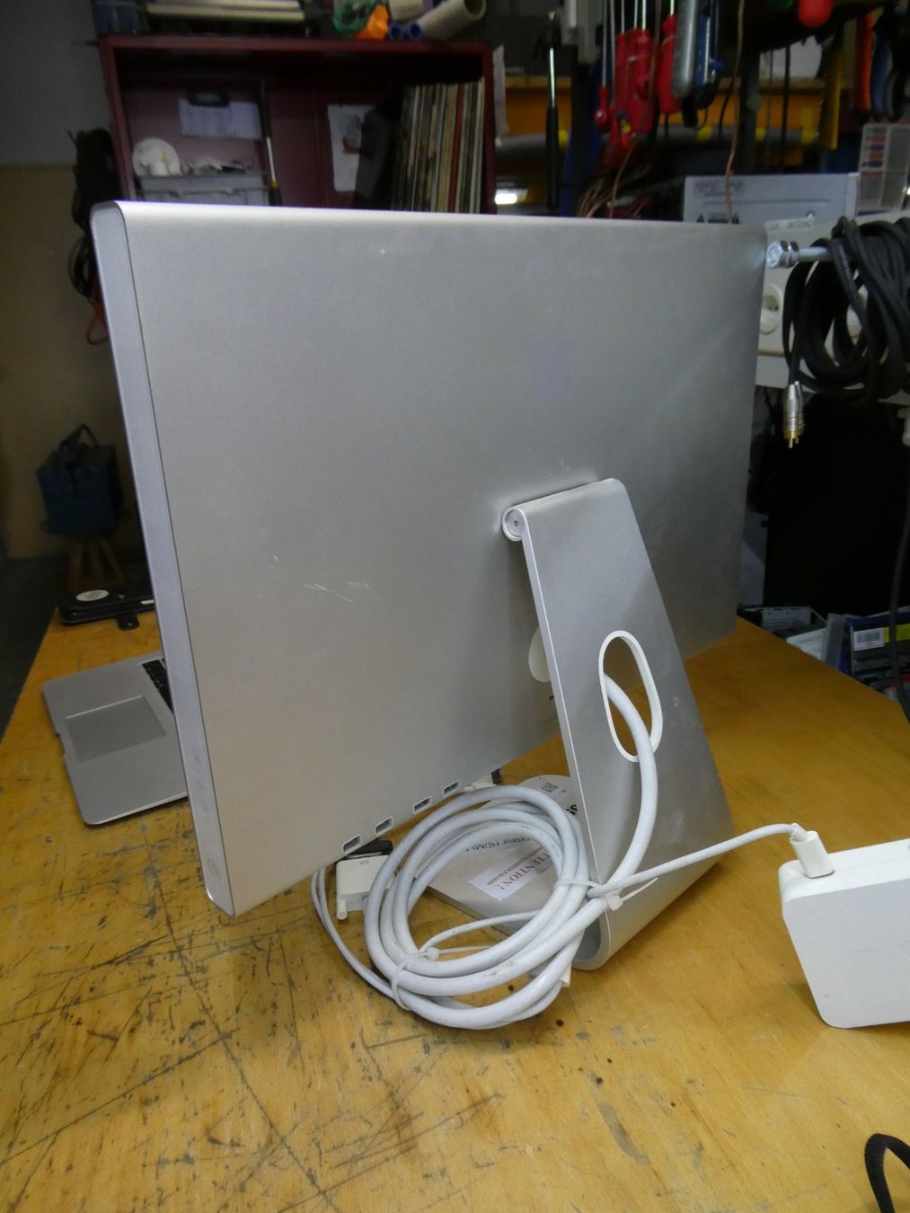 Apple Monitor: Ecran LCD APPLE 20 pouces avec adaptateur – Usato da Etagnières venduto da emmaus.electro 4