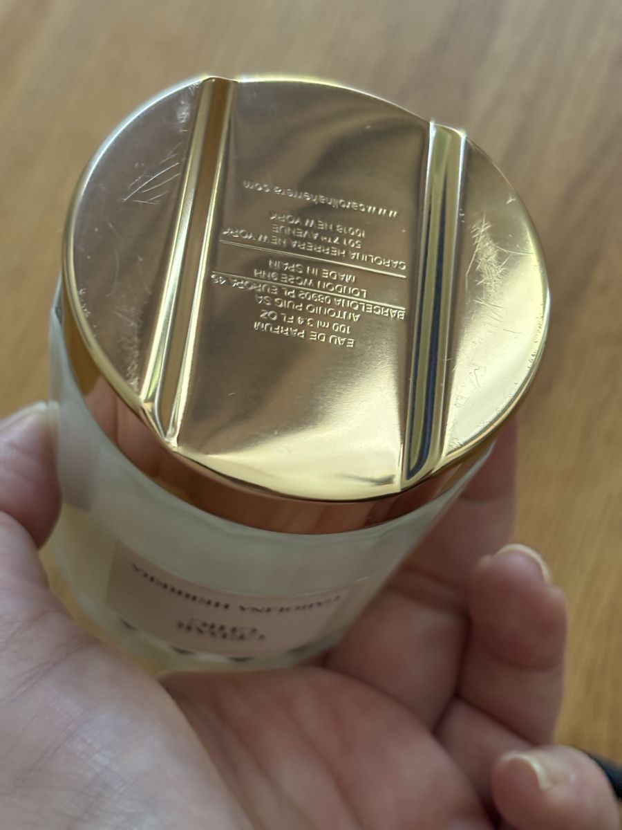 Carolina Herrera Parfums & Eau de Toilette: Carolina Herrera Cedar Chic Eau de Parfum 100 ml – D'occasion à Zürich par Thetimtam 1