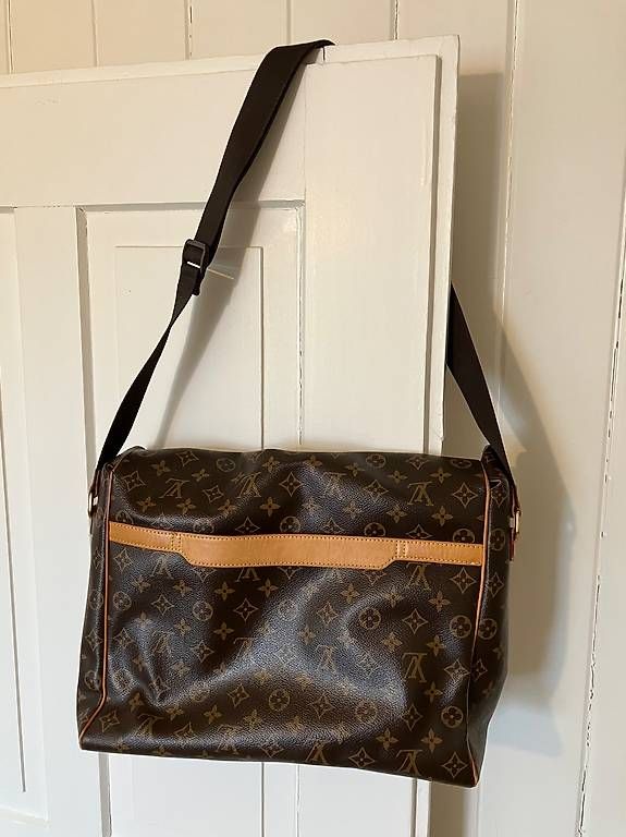 Borse: Louis Vuitton Umhängetasche Monogram Canvas – Usato da Lichtensteig venduto da vanessaaraya 1
