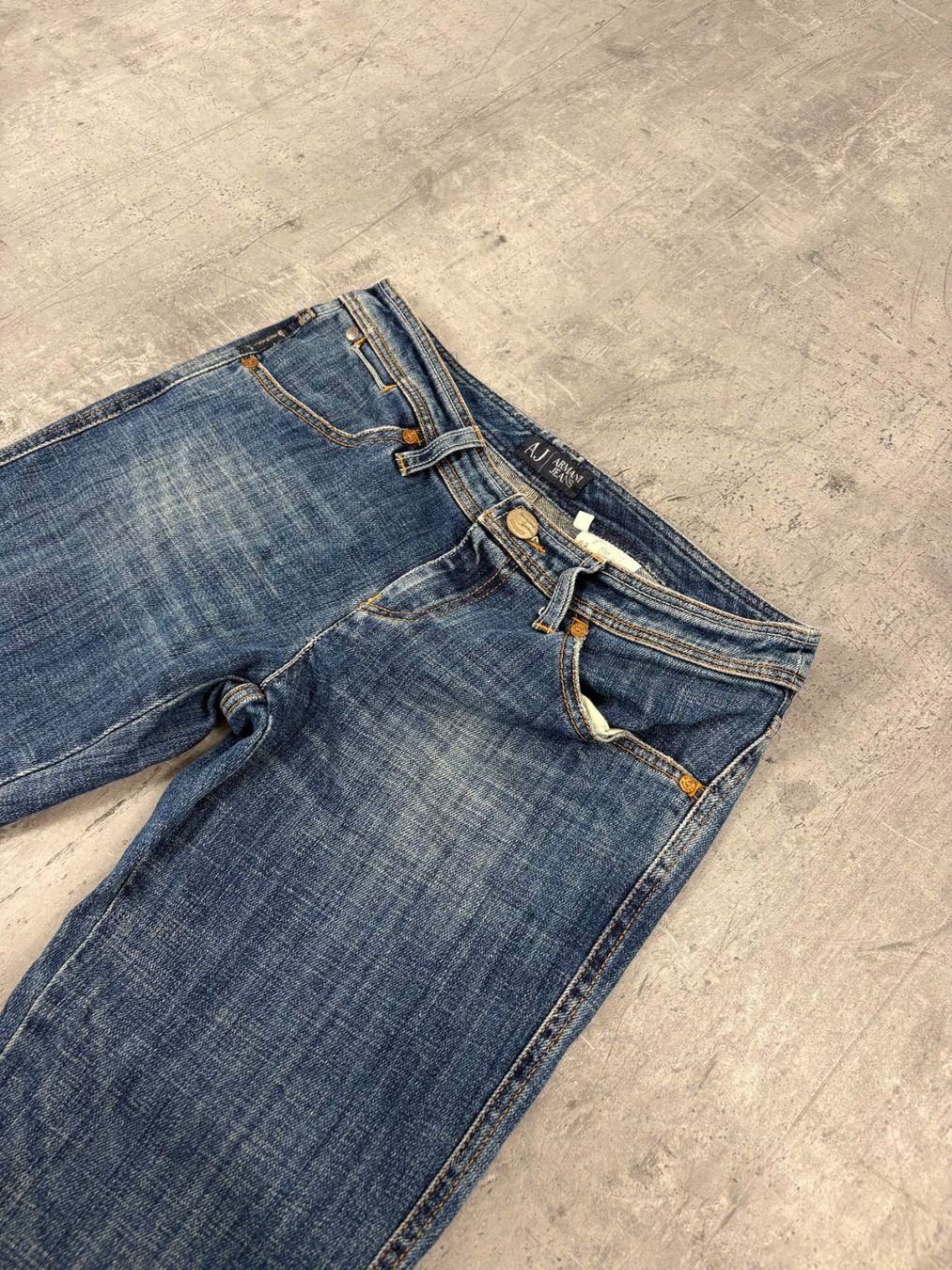 Armani Jeans: Vintage Armani Bootcut Flared Jeans (S) – Nuovo (secondo la descrizione) da Werdenberg venduto da hase.vintage 3