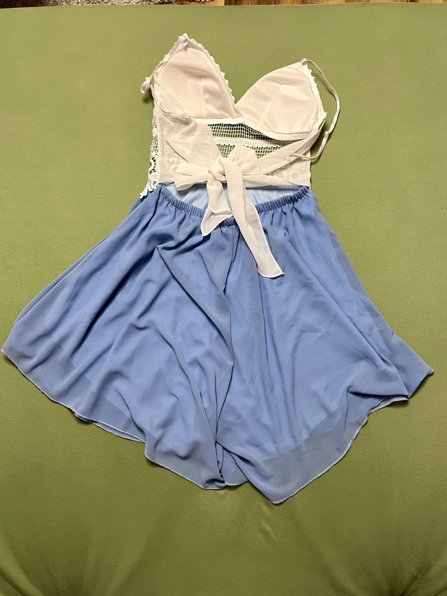 Kleider: Damen Kleid hellblau mit Spitze integrierte Hose Grösse S  – Gebraucht aus Büriswilen von val_n7hr 1