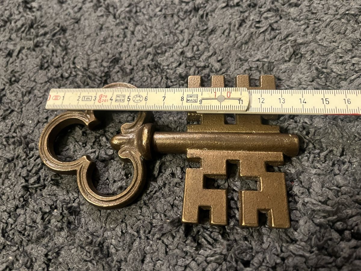 Flaschenöffner & -verschlüsse: Bronze Schlüssel Zapfenzieher – Gebraucht aus Wiesenberg von swissantik 3