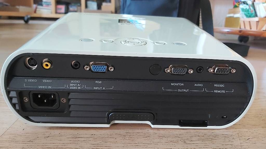 Proiettori: Sony Beamer XGA VPL-EX5 – Usato da Uetendorf venduto da Ladouce 2