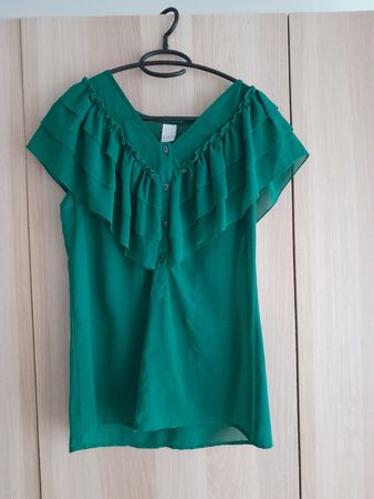 Sommerliche, grüne Bluse mit Rüschen - Grösse 38