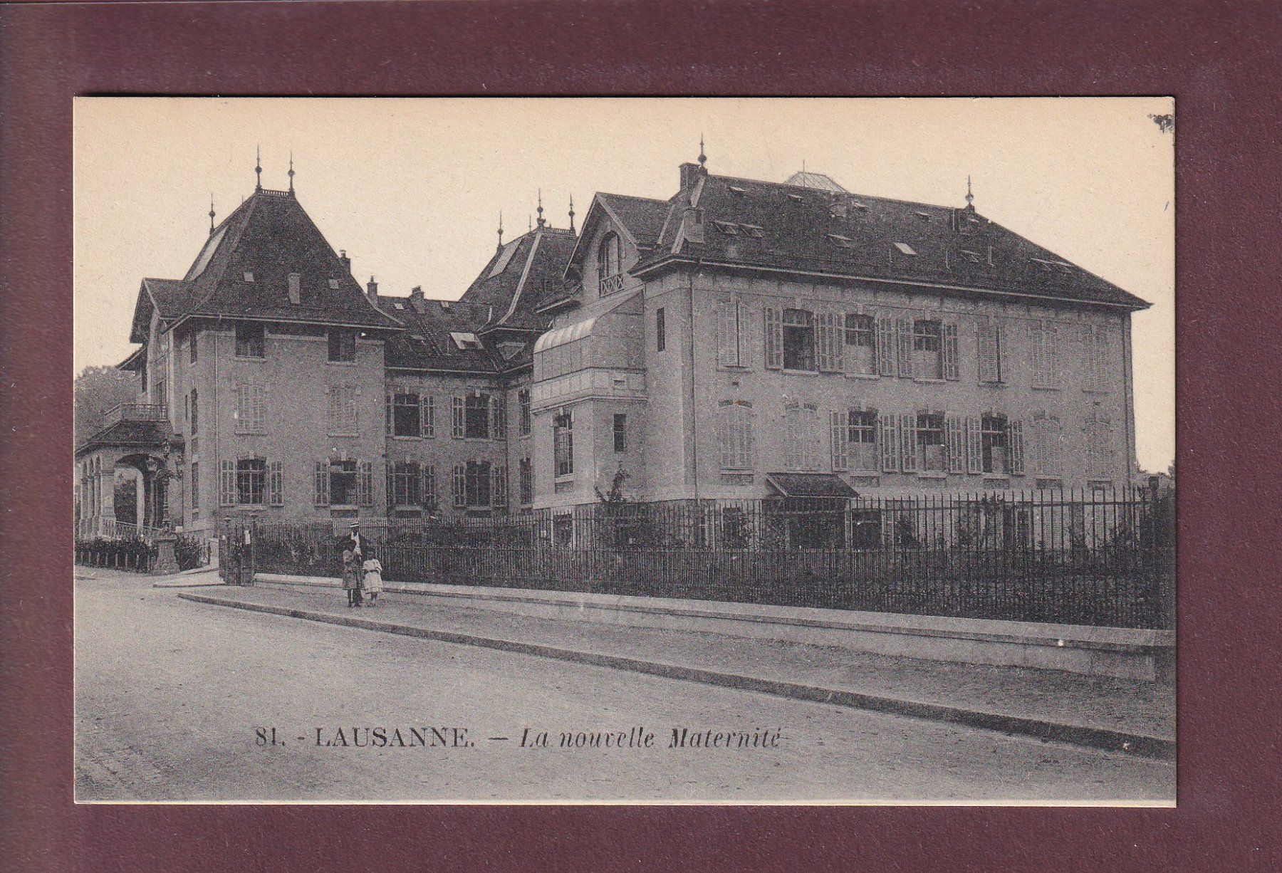 Cartoline postali: LAUSANNE - La nouvelle Maternité – Usato da Pully venduto da nicecards