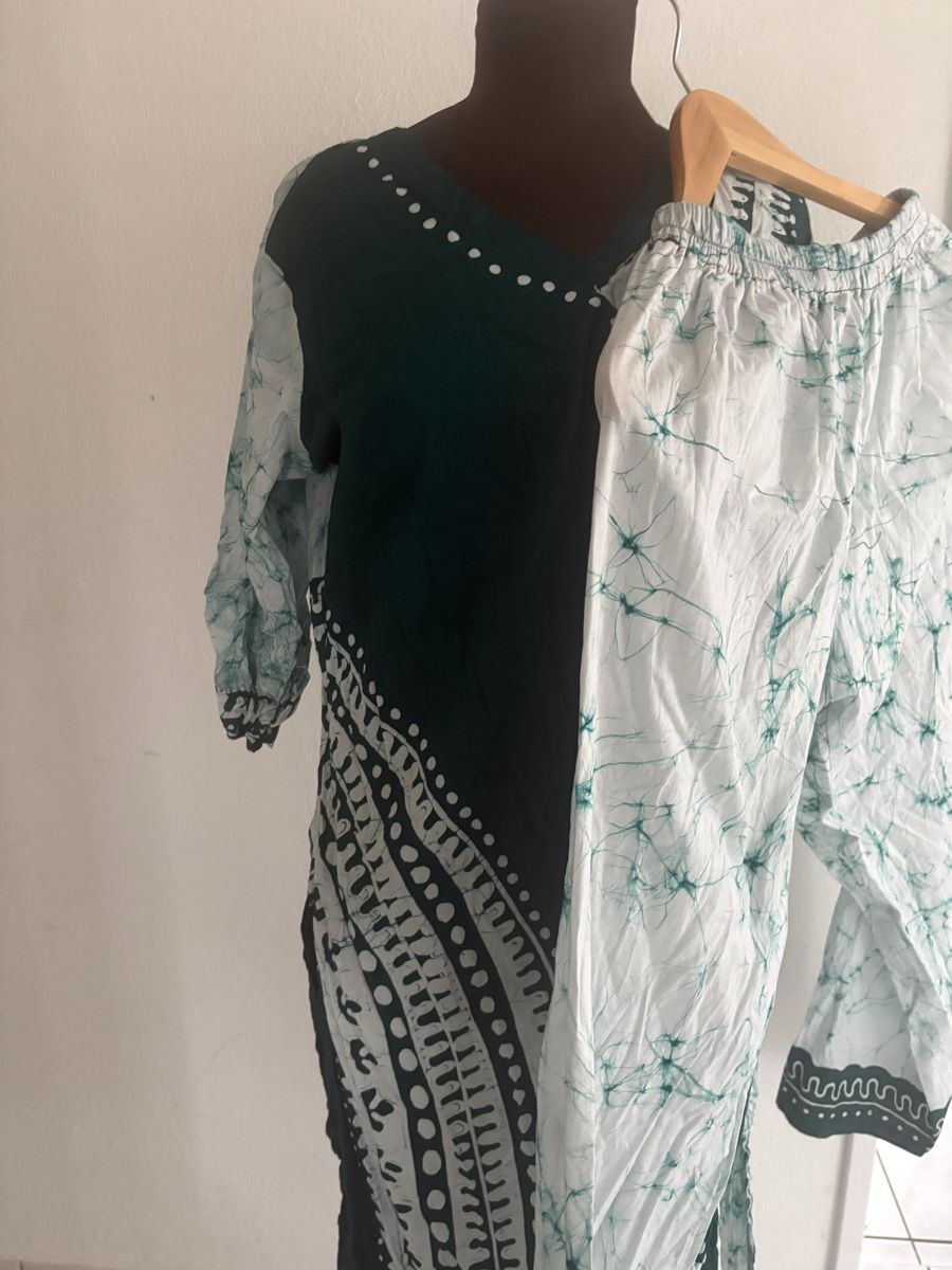 Lots de vêtements: Damen Set Batik Muster dunkelgrün  2 Teiler – Neuf (Voir description) à Bösingen par ash_jnn8