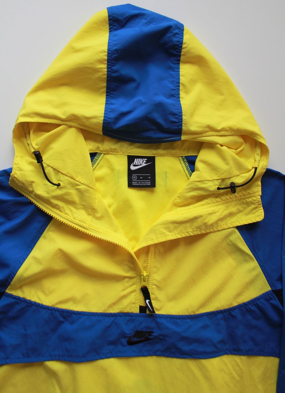 Nike Giacche: Veste Nike t. M – Usato da Peseux venduto da Gilloss 3