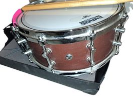 Snare Drum 14" aus Mahagoni mit Koffer und Sticks