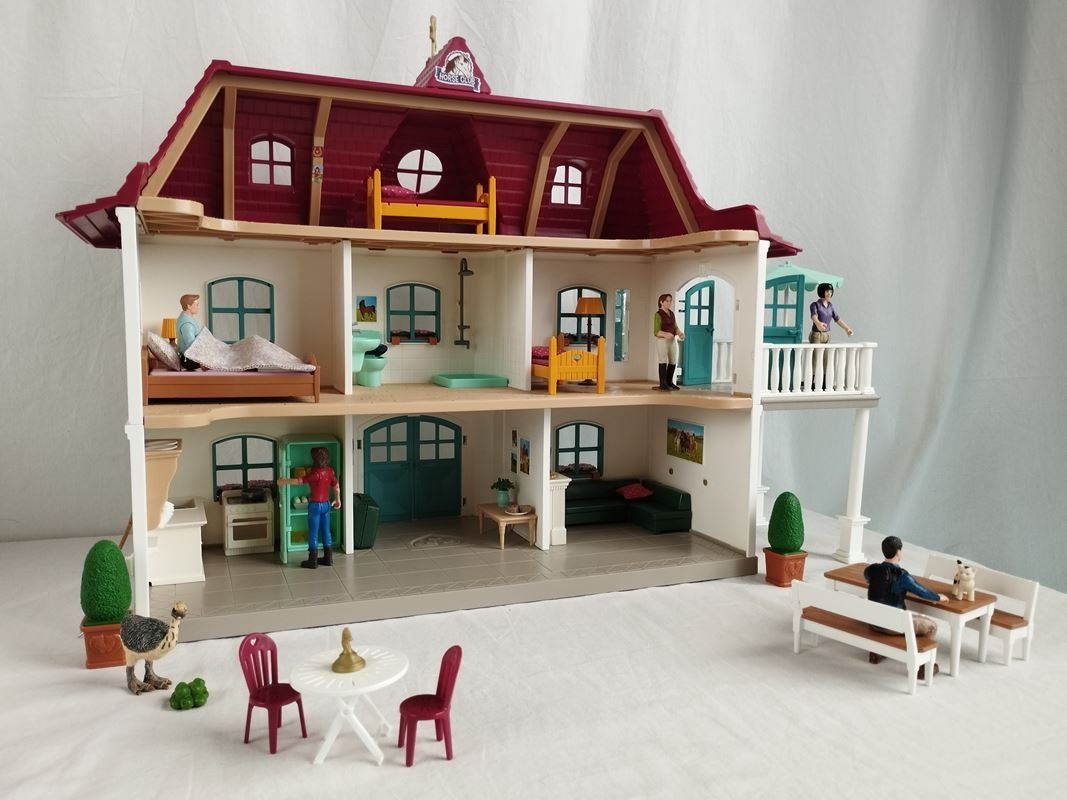 Schleich Giocattoli: SCHLEICH 42416 Wohnhaus mit Pferdehof – Usato da Schübelbach venduto da Restwert_Schubelbach 6
