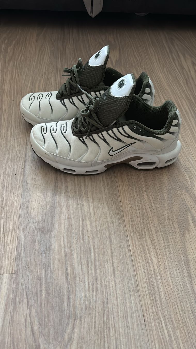 Nike Scarpe da uomo: Nike tn grünweiss EU44 – Usato da Schaffhausen venduto da tiz_j5rk