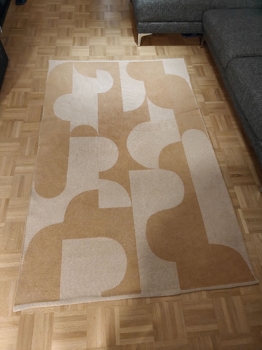 Tappeti: Teppich mit geometrischem Muster / Geometric Pattern Rug – Usato da Bern venduto da Mik_2rmd