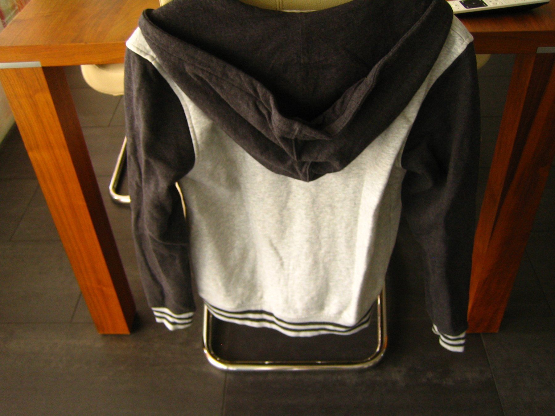 H&M Jacken: Coole  Sweatjacke H&M – Gebraucht aus Chur von bibo014 1