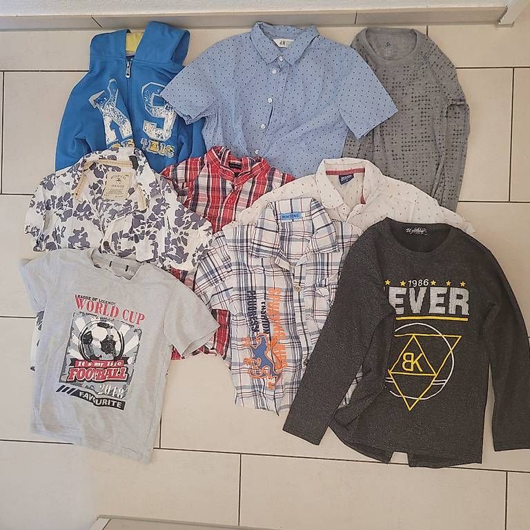 Lotti & Set di vestiti: Jungen Kleider Gr 128-134 – Usato da bubikon venduto da Yabako 1