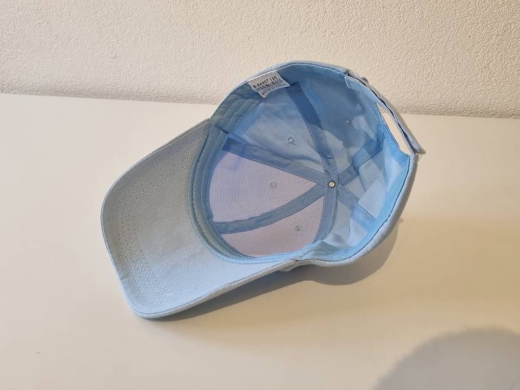 Copricapi, berretti & cappellini: Casquette bleue claire – Usato da Gland venduto da Khazmur1 2