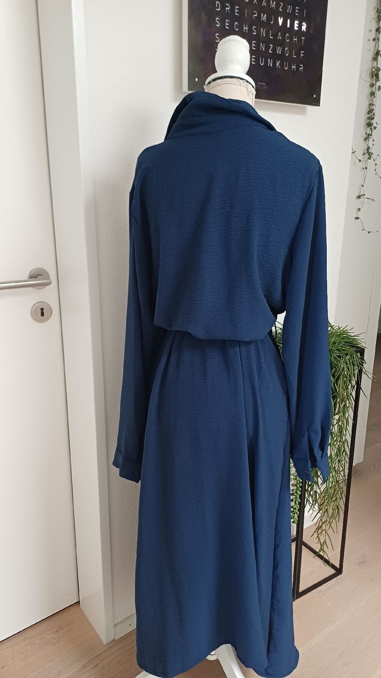 Kleider: Kleid dunkelblau Grösse M mit Gürtel – Gebraucht aus Arlesheim von savina01 6