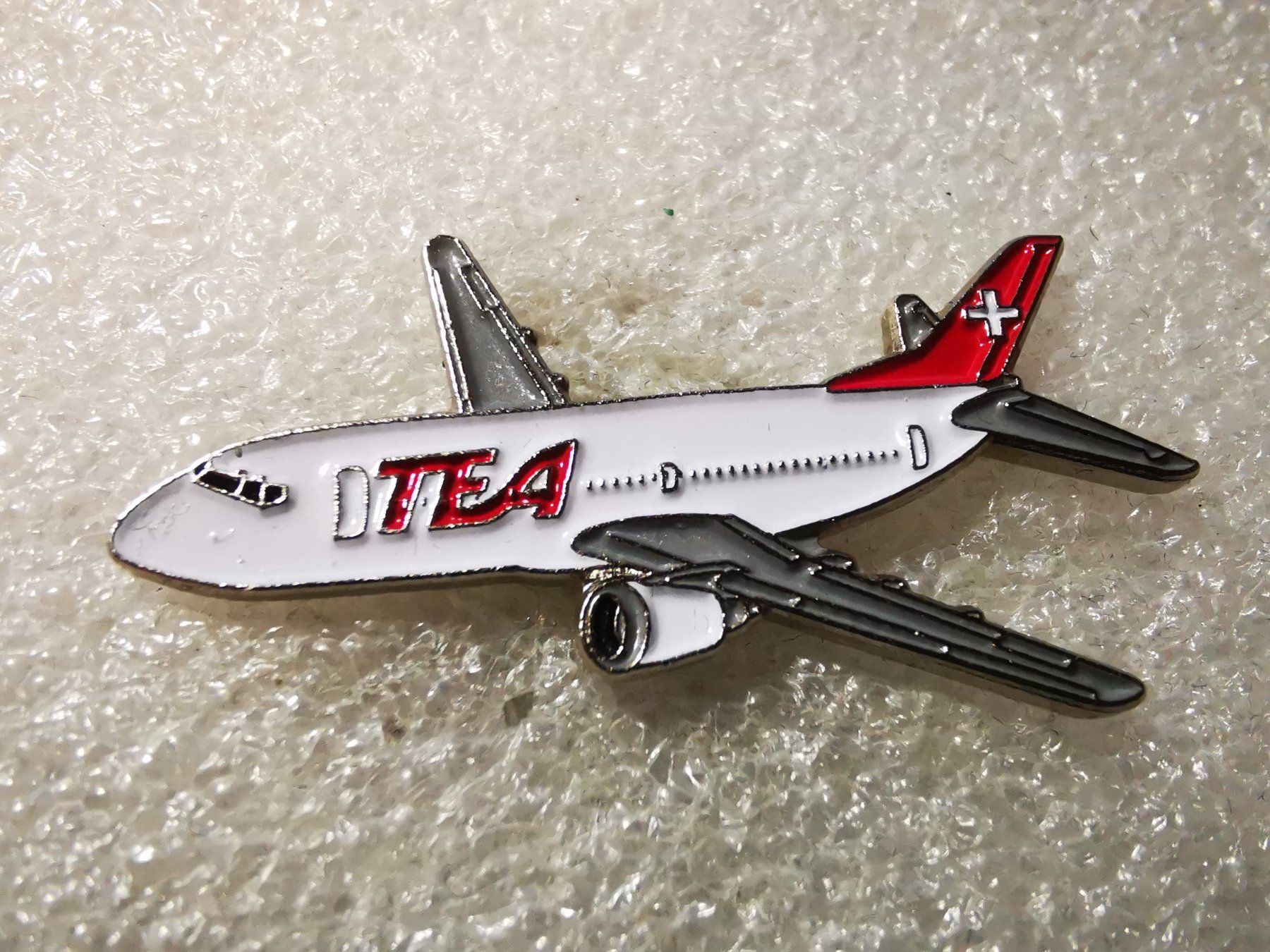Placchette & Badge: Ansteckpin 122: Flugzeug TEA – Usato da Oppligen venduto da Pin-Fall-Shop