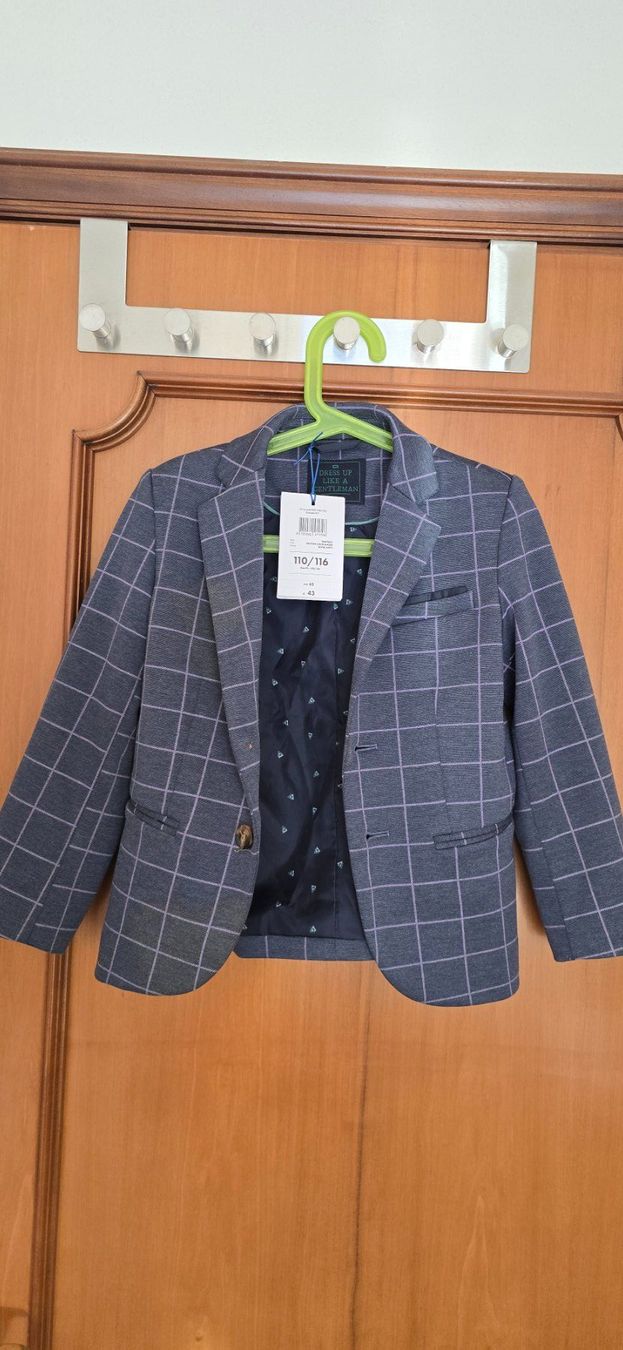 We Completi: WE Blazer Gr. 5-6/110-116 – Nuovo (secondo la descrizione) da Spreitenbach venduto da Breezyel