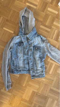 Jeansjacke mit Kapuze Grösse 34