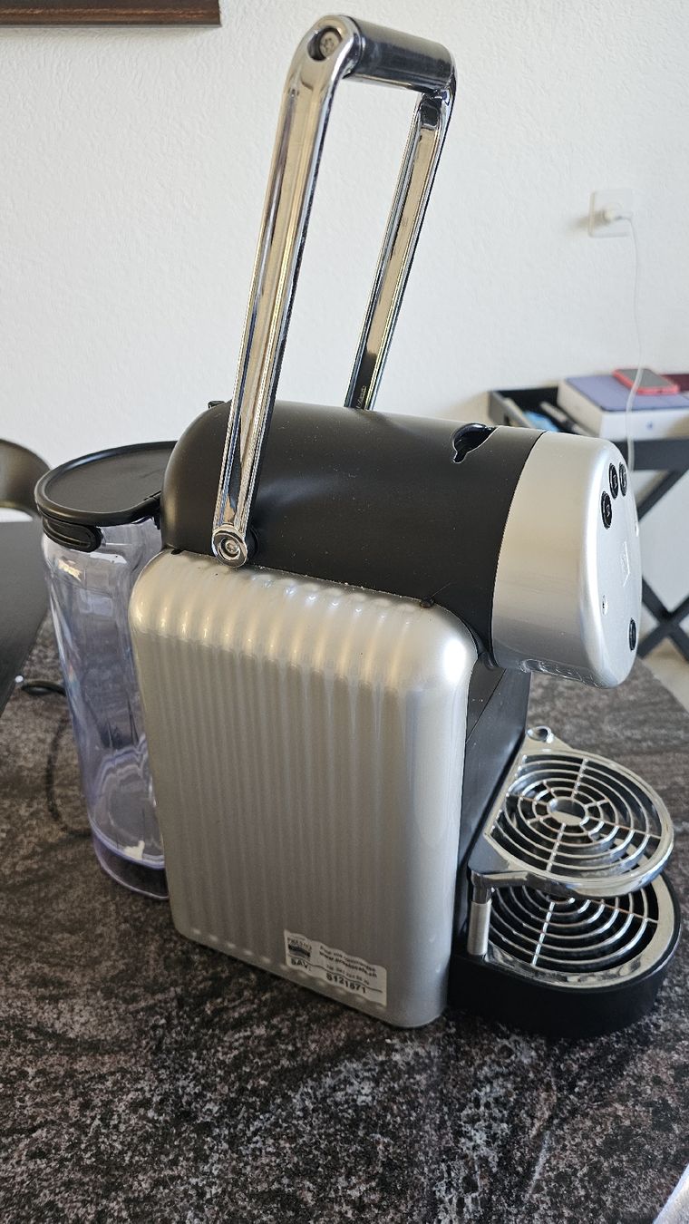 Nespresso Macchine per caffè & Macchine per espresso: Nespresso Zenius Professional – Usato da Sugiez venduto da Elyriah 2