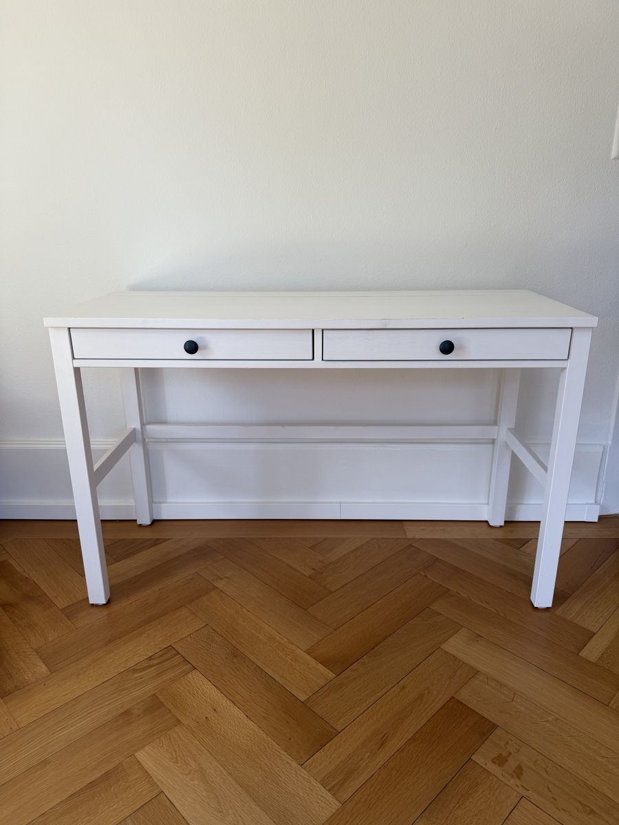Scrivanie: White IKEA Hemnes Desk  – Usato da Zürich venduto da and_6y5c