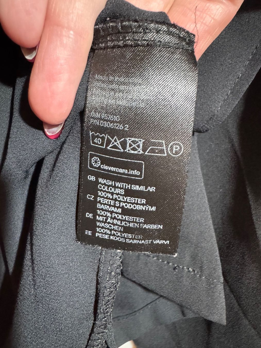 H&M Camicette: Elegante schwarze Bluse von H&M Gr. 34 – Usato da Grosswangen venduto da second_hand_dress 3