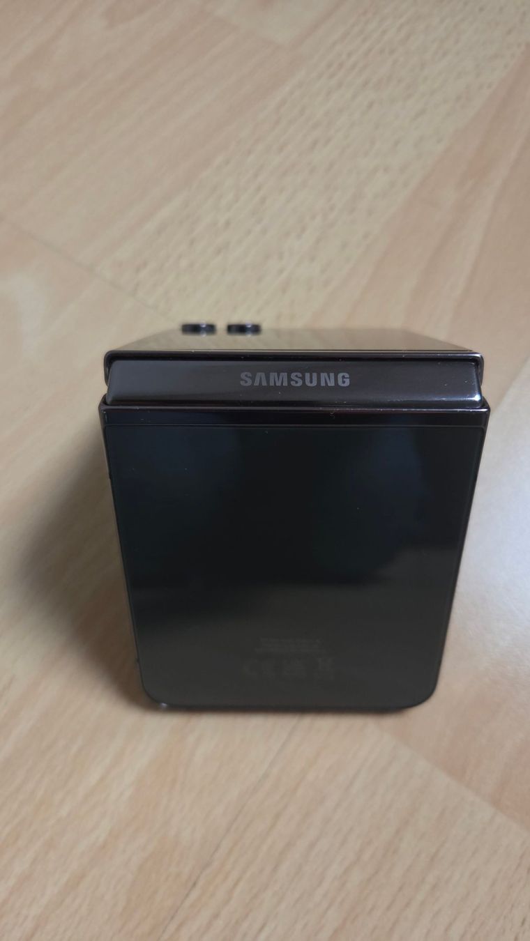 Samsung Telefoni cellulari / Smartphones: Samsung Z Flip5 – Usato da Bonstetten venduto da Vieri1 3