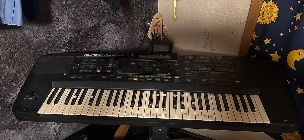 Roland Musikinstrumente: Roland E-70 Intelligent Synthesizer – Gebraucht aus Däniken SO von mei_59fr
