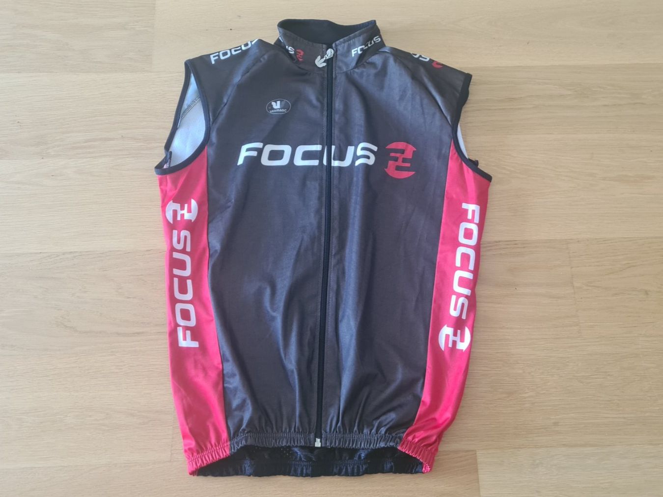 Canottiere & Pantaloni: FOCUS VERMAC Isolation Cycling Rennvelo Weste/ L – Usato da Winterthur venduto da stufaphi 1