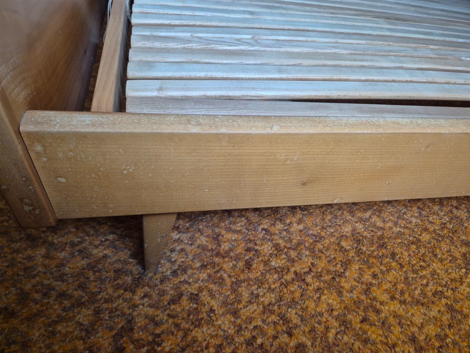 Letti: Massivholz Doppelbett mit Lattenrost, Kirschbaum – Usato da Winterthur venduto da Sarafina66 8