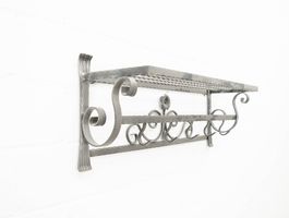 Wandgarderobe aus Schmiedeisen mit Hutablage