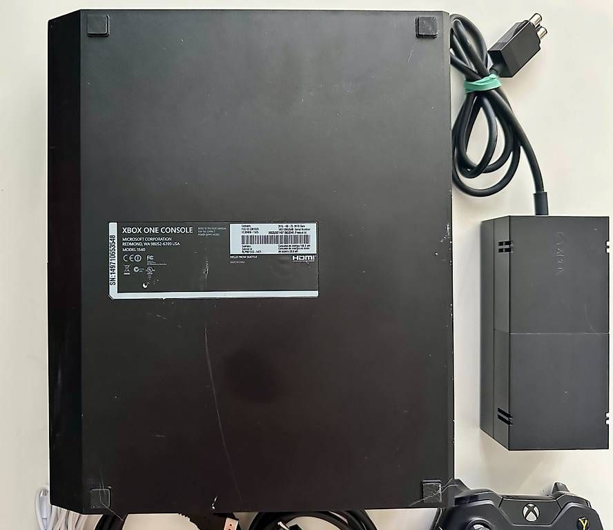 Microsoft Console: Xbox One Black, 1 Tb, 1 joystick, 6 games – Usato da Couvet venduto da Aura_aura 2