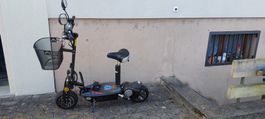 Elektro Roller mit Sitz und Korb guter Zustand