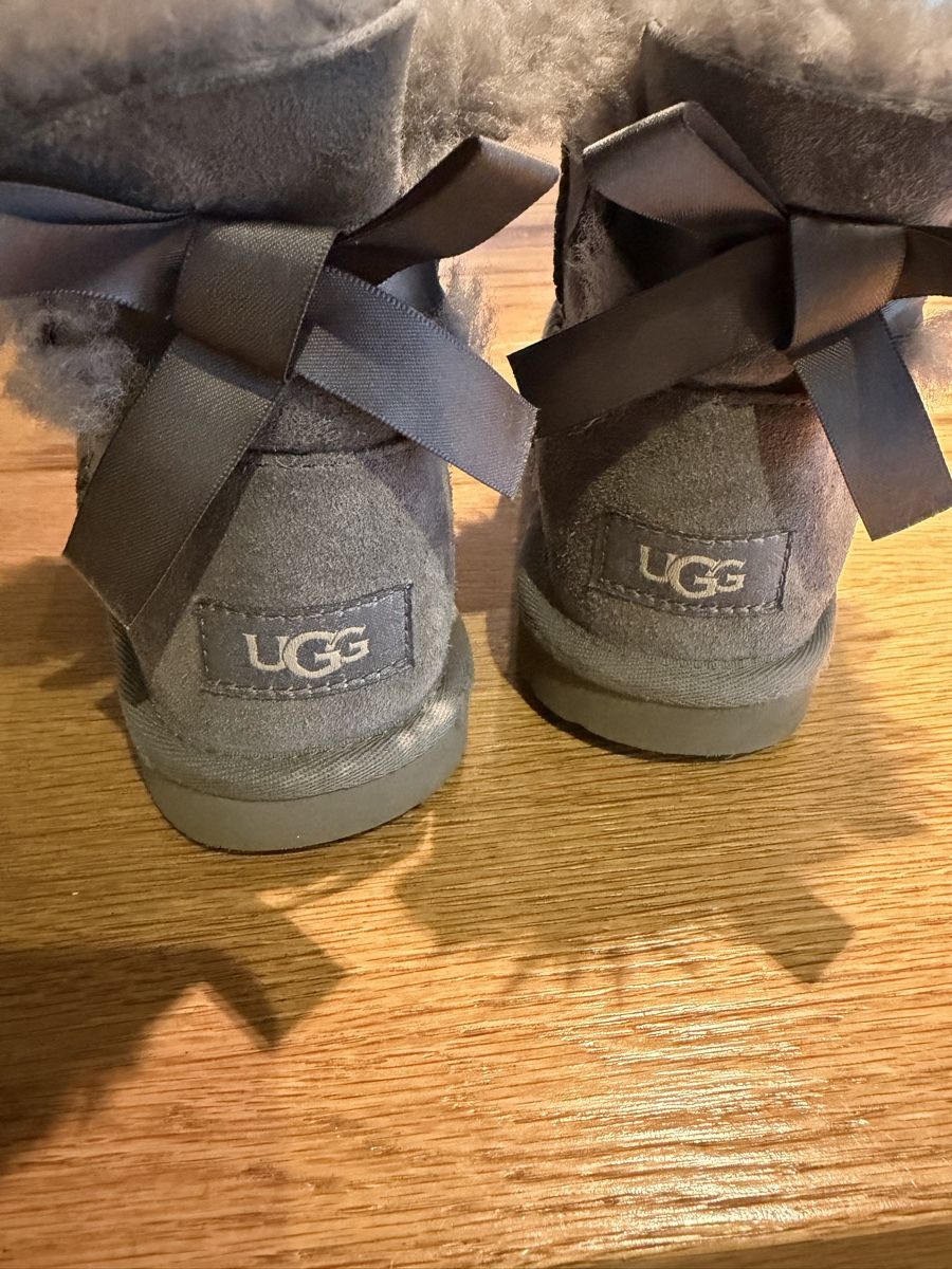 Ugg Scarpe per ragazze: ugg gr. 32.5 – Usato da Broglio venduto da kira76 2