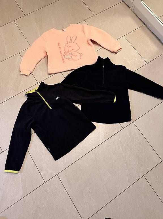 Maglioni & Felpe: Kinder Pullover, 110, 3 Stück – Usato da Wilen b. Wil venduto da carpediem25