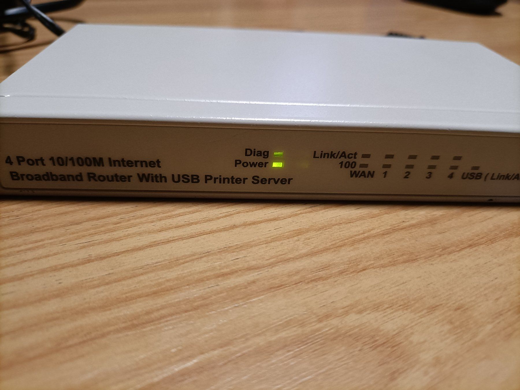Modems & Router: 4 Port Router mit USB-Printer Server, gebraucht – Gebraucht aus Schöftland von Snacketti7