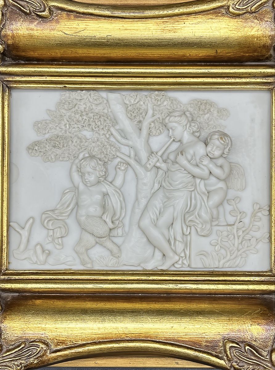 Biglie: Vintage Gold Frame and Bas-Relief Deco – Usato da Villmergen venduto da JacRon 1