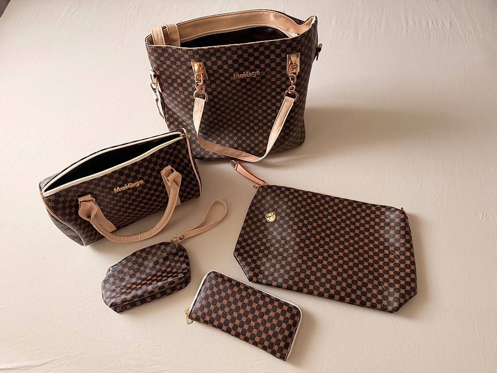 Borse da donna: Ganzes Taschenset – Nuovo e nell'imballaggio originale da Zürich venduto da S.Circhetta