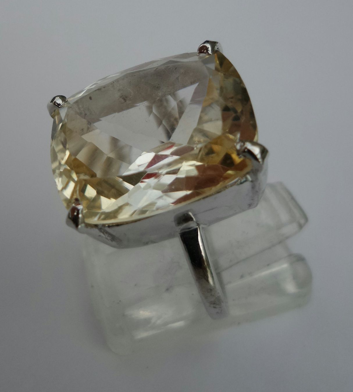Anelli: Solitaire Ring mit Citri 58 Neu – Nuovo (secondo la descrizione) da Zürich venduto da adriben 6