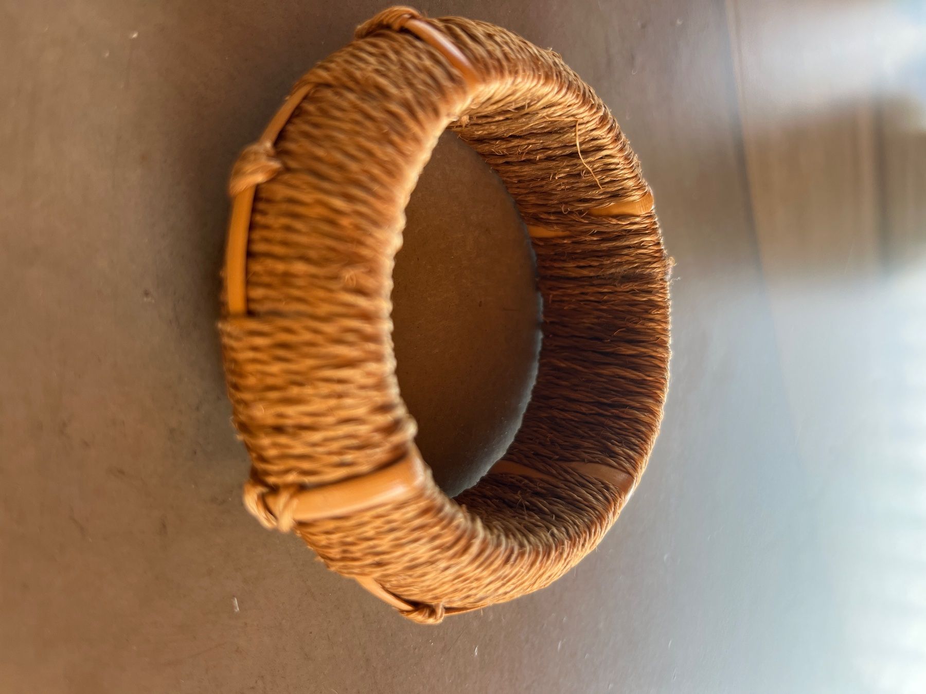Bracciali & Braccialetti: Armreif aus Bast /Rattan/Holz – Usato da Saanen venduto da SoniaMichaela 1