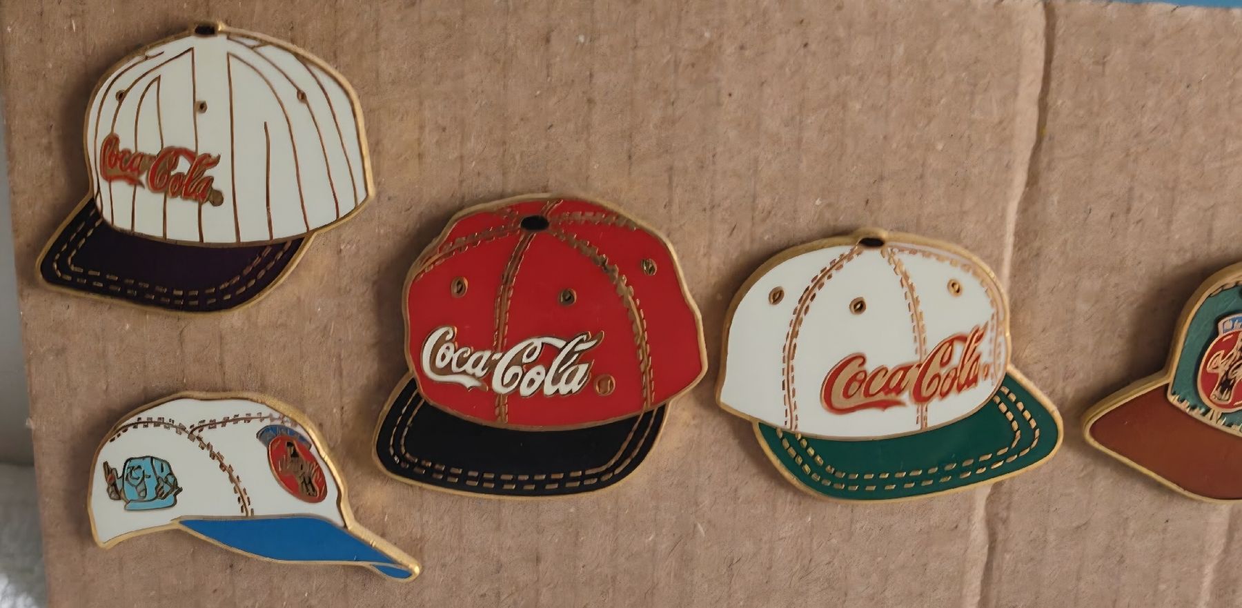Coca-Cola Plaketten & Abzeichen: 12 Coca Cola Pins – Gebraucht aus Luzern von Luzern_Energy 1