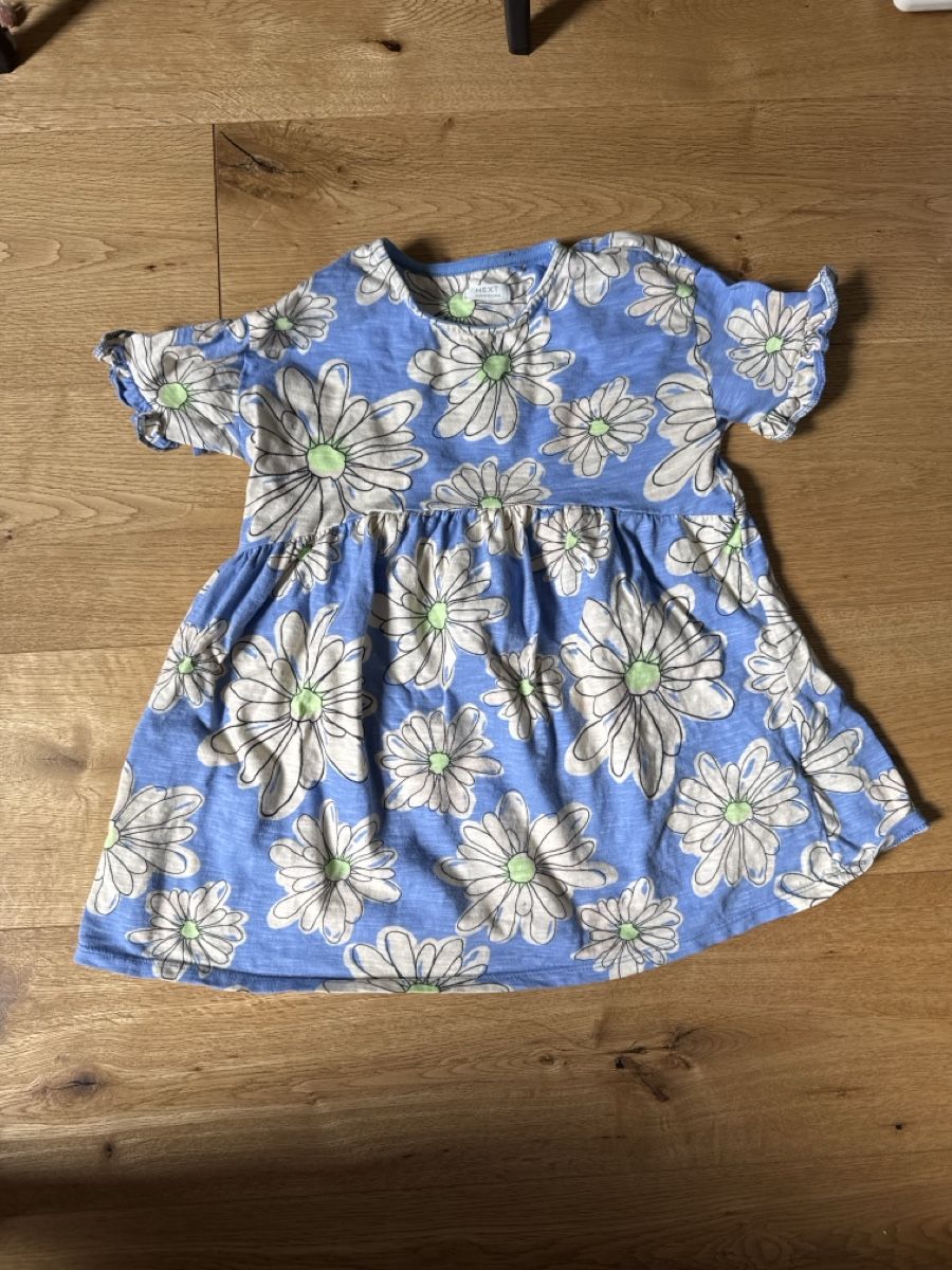 Next Kleider & Röcke: Robe Next 104 – Gebraucht aus Montreux von canori